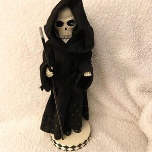 Nutcracker Village Halloween Grim Reaper Skeleton
Missing blade knife 
Very RARE